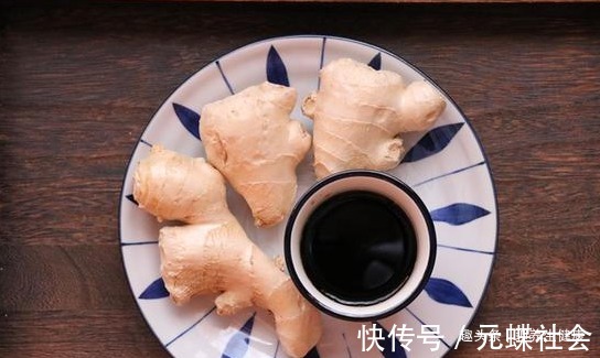 手脚冰凉|醋泡姜这样吃,坚持半个月,搞定脸色蜡黄、气虚无力、手脚冰凉!