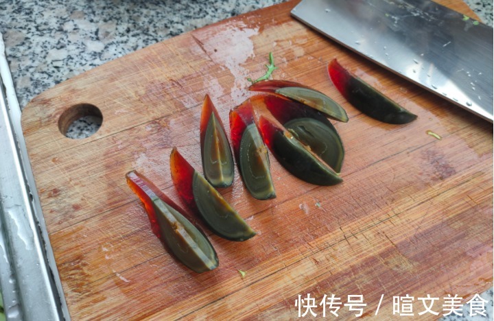 皮蛋|2元一斤的“天然下火菜”，夏天遇到要多吃，5分钟轻松搞定