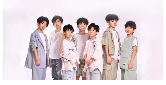 藝高人膽大?時代峰峻15歲男藝人,被曝參加綜藝錄制,網(wǎng)友求解釋