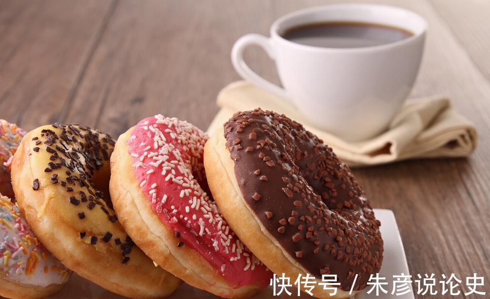 强强|孩子舌苔发白是怎么事?医生:少吃3种食物,或有助于消积食