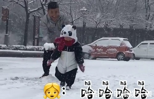 宝妈|“最无情奶爸”带娃玩雪走红,奶奶提着30米大刀在赶来的路上