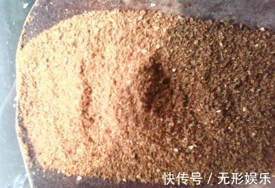 4种料,垫在花盆里,半年不用施肥,花卉照样旺盛又健壮