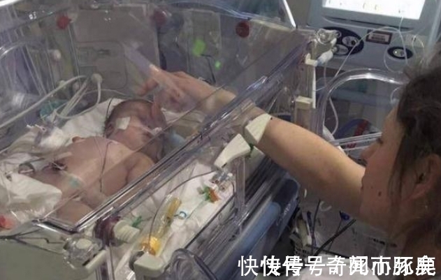 病菌|婴儿一出生就被感染病菌，在拔掉呼吸机的时候，她紧握母亲的手指