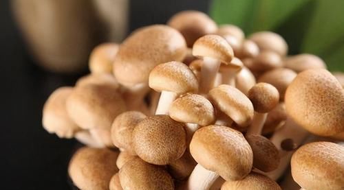 女性不想皱纹，多吃以下食物，养肝解毒，好吃又不贵