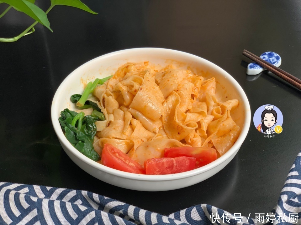 买方便面时,除了康师傅,遇见这4款方便面也尝一尝,错过可惜了