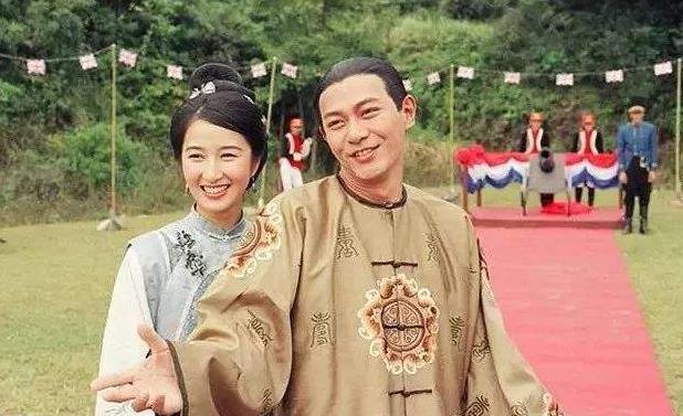 她是一代女侠,16岁嫁给60岁花甲老人,生一