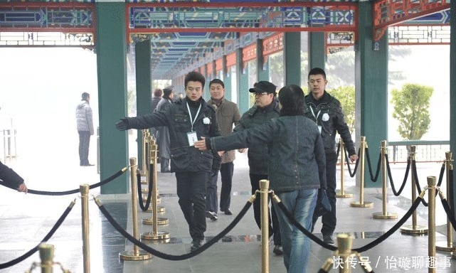 李梓萌不化电视妆的时候,看着还挺随性的,温柔的样子更知性