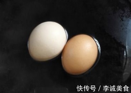 村口70岁奶奶,做“冲鸡蛋花”火了,不加盐和水,清热解暑喝不腻