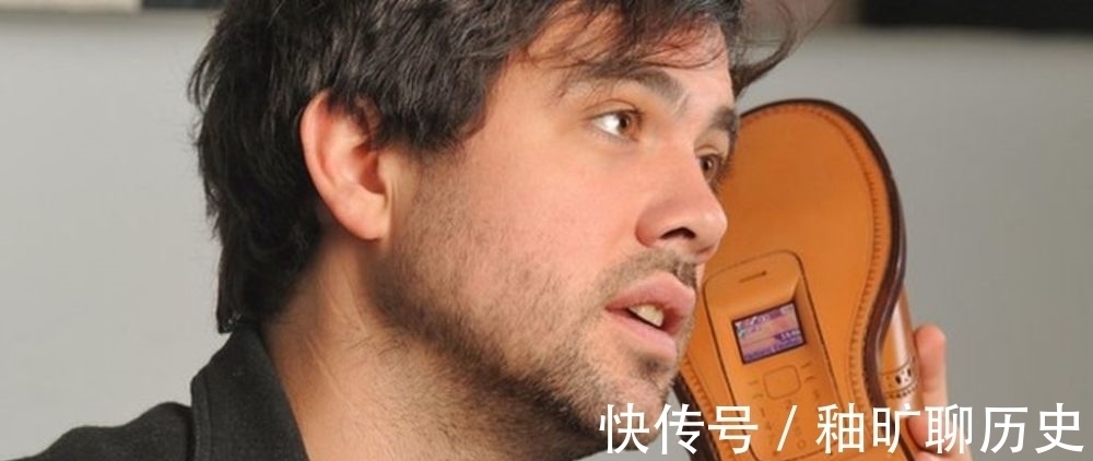 史蒂芬|现实版鞋子电话,能穿又能打电话!接电话时不知道有没有脚气!