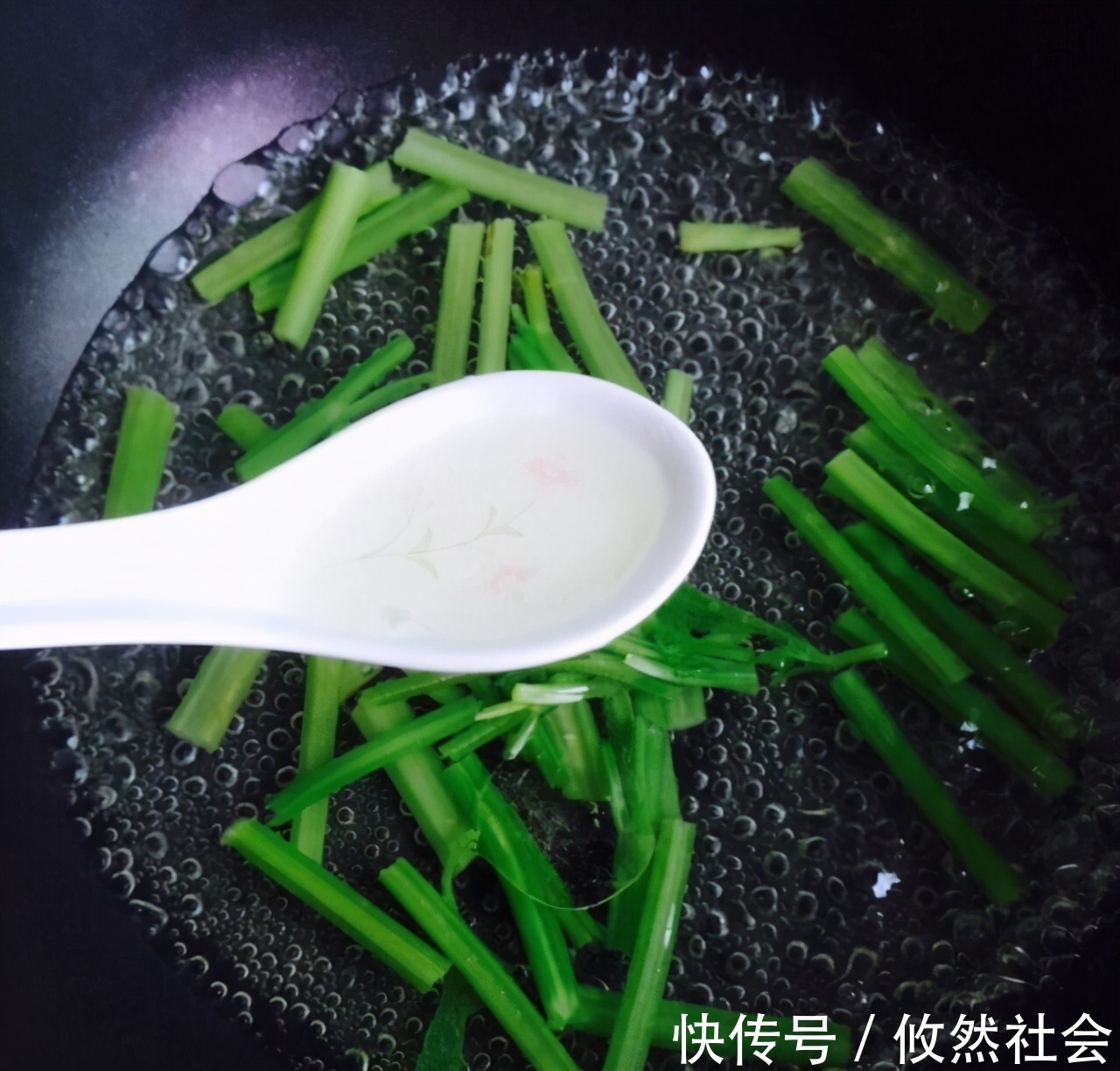 肉质|在家做芹菜香干小炒肉,芹菜清脆可口,肉质鲜美,健康有营养