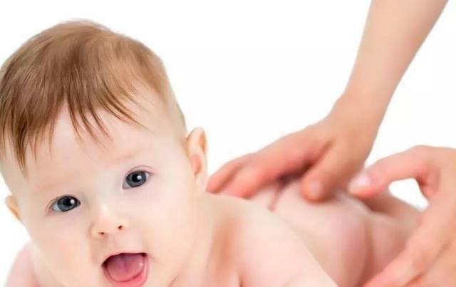 发育|常摸宝宝4个部位,孩子不仅睡得好,大脑发育也更聪明