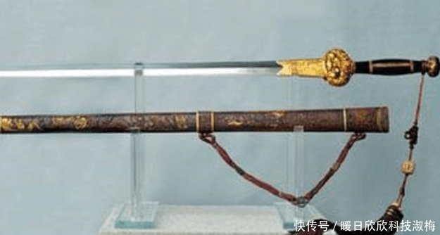 故宫|乾隆皇帝的宝刀再次出现, 拍出4000万天价, 专家: 这种刀故宫还有50把