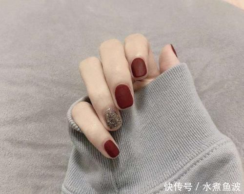 直觉|测试:凭直觉选一款你最喜欢的美甲,测你哪个部位最吸引异性?我是嘴唇