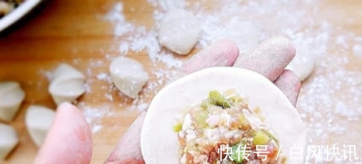 调萝卜馅时,别用盐杀水或者焯水,教您一招,饺子鲜嫩多汁营养足!