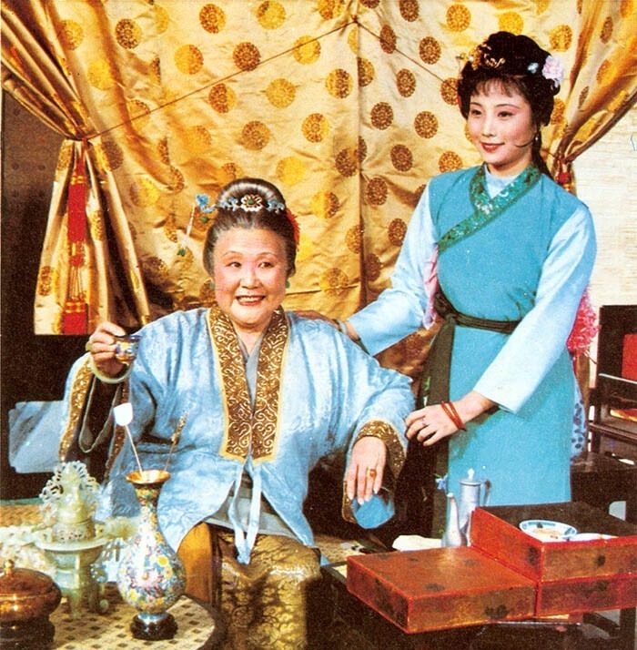 王夫人|贾母真没替鸳鸯打算吗?她对王熙凤开的玩笑,透露了内心想法