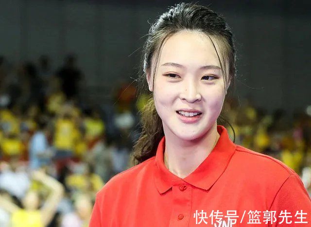 美国女排|惠若琪晒照,给老公庆生,现实才残酷,生娃后她的脸比老公的还大