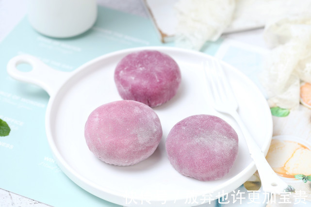 风靡朋友圈的网红小甜品，没有烤箱也能做，软糯香甜一口气能吃仨