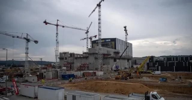 堪称人造太阳全球最大核反应堆开始组装,加热温度高达一个多亿