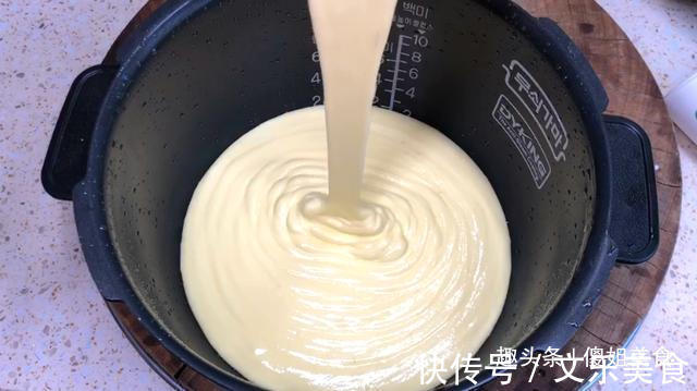 没烤箱，没打蛋器，没秤，详细解说电饭锅蒸蛋糕做法，比烤的还好