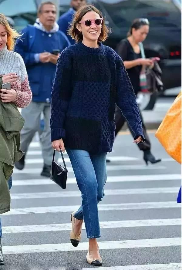 女人这样穿毛衣，从初秋时髦到寒冬！