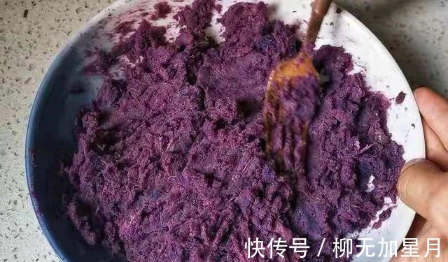咩咩|大暑天做馒头再合适不过了，香甜宣软的紫薯馒头吃起来，营养美味！