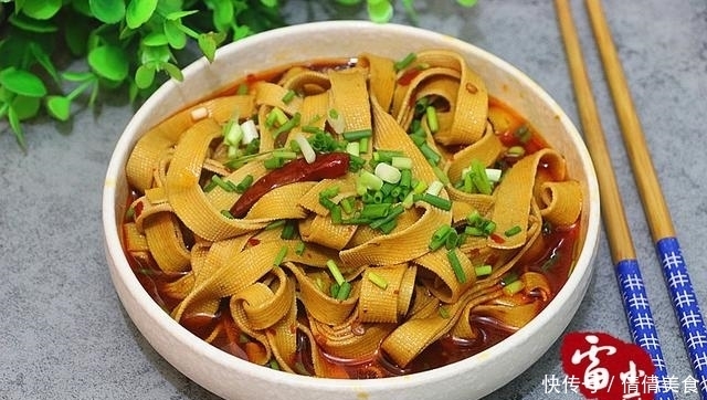 好吃|干豆腐别再凉拌了,按张亮的做法,上桌就被清盘,真好吃