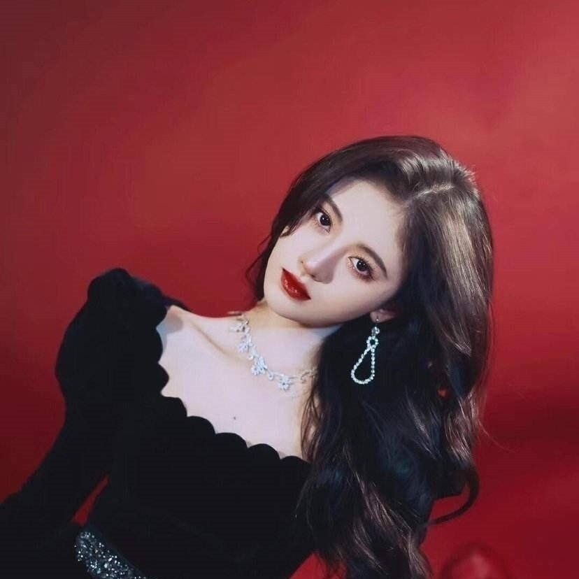 郭碧婷 奔四女人别留这3种“阿姨发型”,自我感觉时髦,其实又土又老气