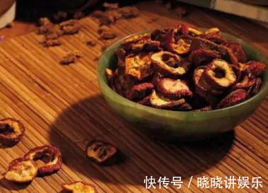 减肥|90岁老中医睡前山楂泡“它”喝1杯,隔天拉出3斤黑臭宿便