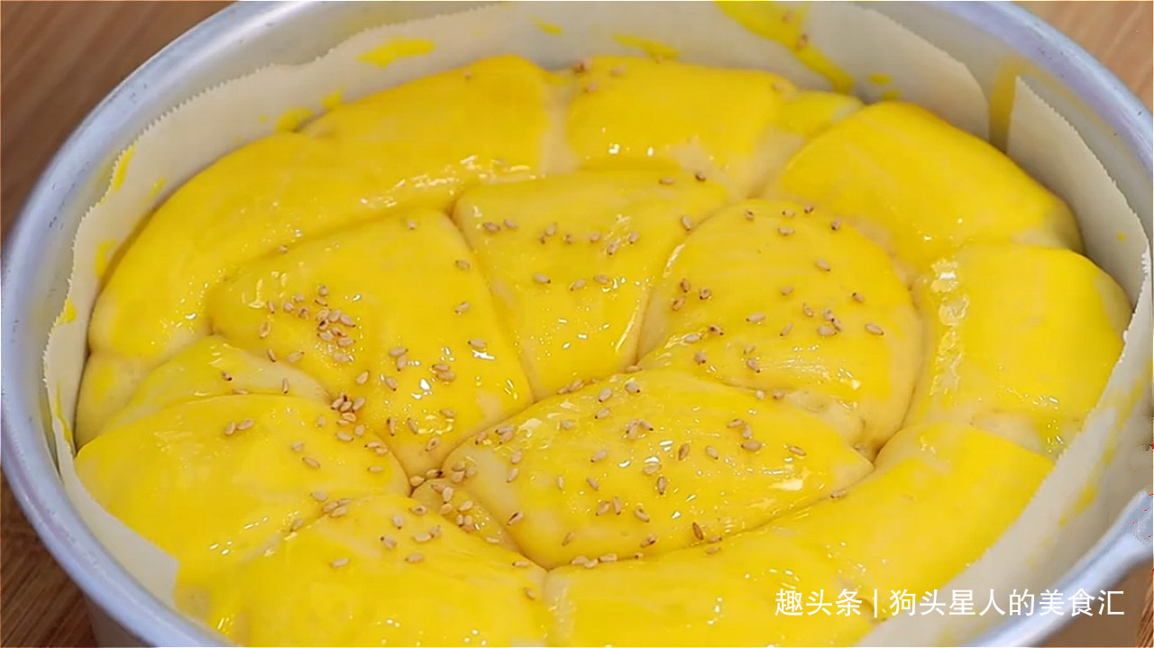 4个鸡蛋一碗面，教你不用烤箱蒸蛋糕，香甜又松软，做法简单易学