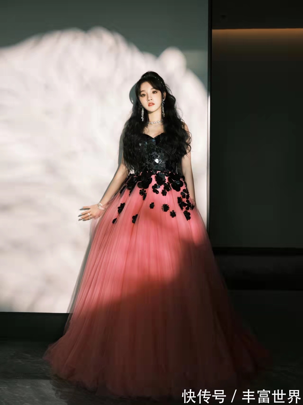 “虎妞”宋雨琦自曝吃活蟲(chóng)!伊能靜看到蟲(chóng)子嚇到失神