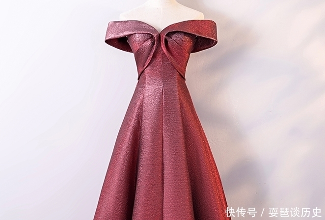 礼服|去参加闺蜜婚礼,你最想穿哪件伴娘礼服?测你面对真爱会胆怯吗!