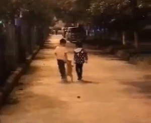 |搞笑GIF:像泥鳅一样的舌头,好长啊