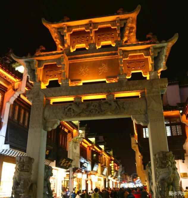  屯溪老街，红红火火