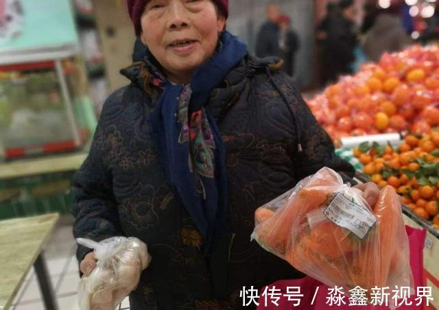 老人|“姥姥，我想吃樱桃”，面对85元一斤的价格，老人的做法堪称典范