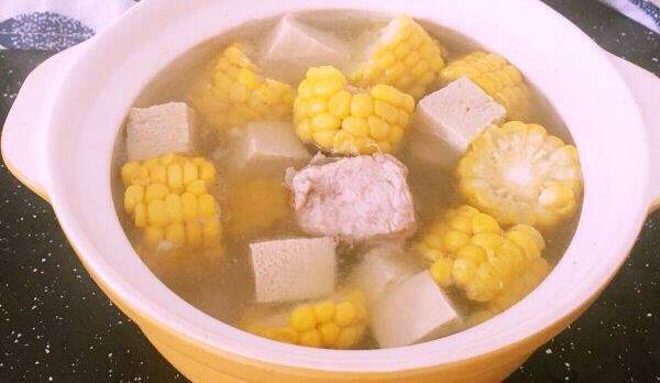 不管炖什么骨头汤,都别直接加水炖,多加这1步,汤汁浓白似牛奶