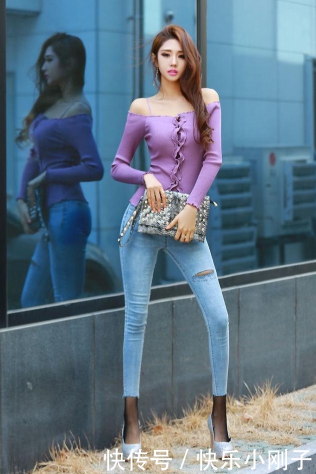 可爱|小姐姐一款紫色上衣,给人一种可爱的特殊触感