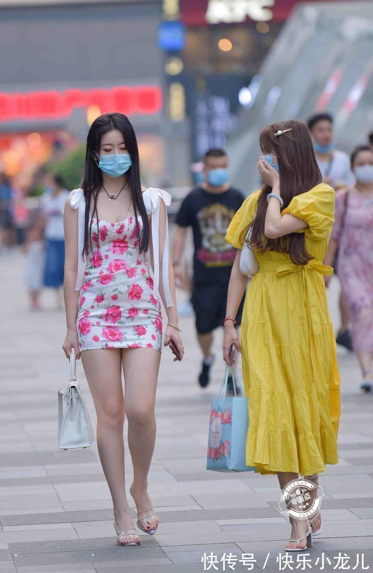 时尚 明艳动人的连衣裙穿搭更是让人心动,时尚百搭又耐看,透人心脾