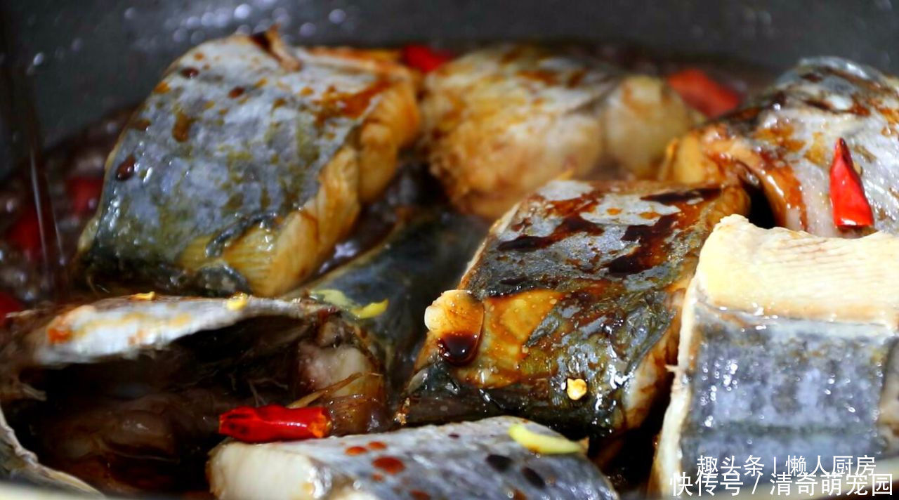 香味|19元买了一条马鲛鱼,配上一个大茄子炖着吃,鲜香味浓,超好吃