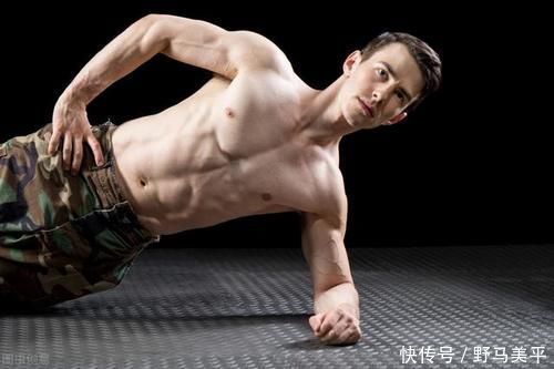 屈髋|想要练出强悍的核心力量，不要错过了健腹轮，同时刺激全身肌肉