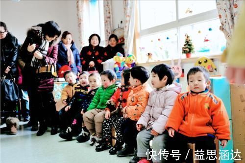 家长|宝贝在幼儿园都经历了啥?别暗示性提问,做好三件事,老师和孩子都喜欢