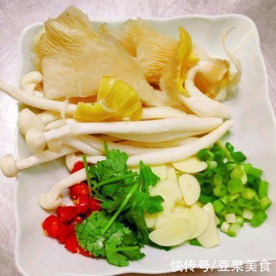 蘑菇|#饕餮美味视觉盛宴#青花椒辣卤汁系列小吃