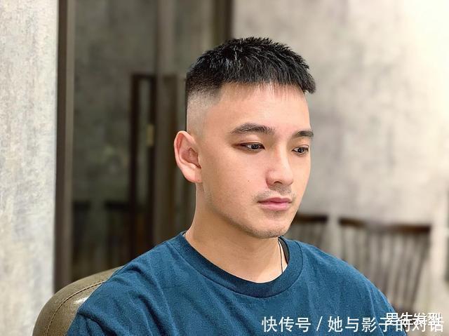 男生别迷恋“背头”发型了，今夏留这4款短发，时尚帅气不油腻