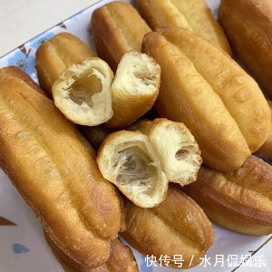 好学|早餐油条别再买了,这种做法简单又好学,炸出来的油条蓬松酥脆
