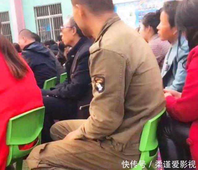 工作服|爸爸穿“工作服”开家长会,引起网友争议:不怕孩子被孤立?