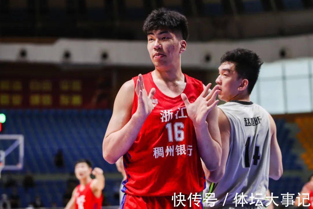 浙江隊|出場5分鐘！浙江00后中鋒被棄用，劉維偉點(diǎn)名批評，必須跟吳前跑