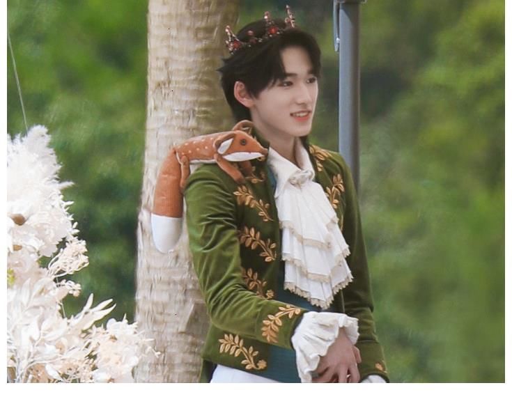 宋亚轩cos小王子，刘耀文cos怪盗基德，看两人路透照收视要爆棚