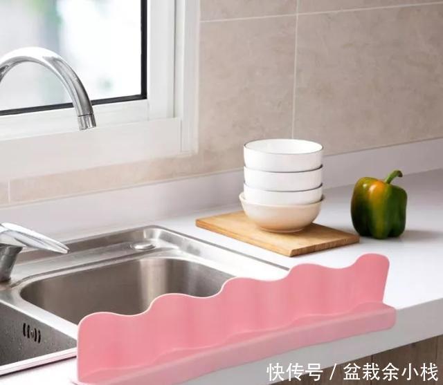 瞬间|很多主妇都把水槽周边空着,20年老保姆支招,空间瞬间大两倍