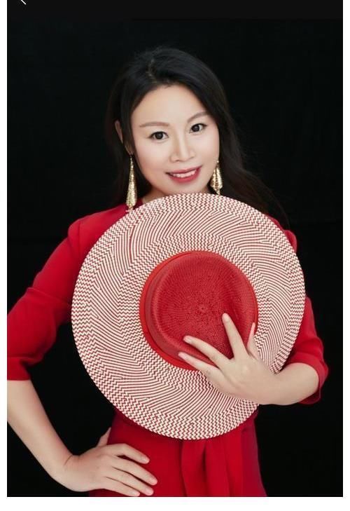 草帽姐的堕落史：从一夜爆红荣登春晚到销声匿迹，她究竟做了什么