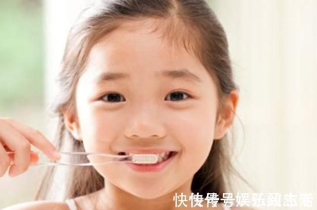 洁白|想要宝宝牙齿洁白,这3点家长要做好,帮娃告别“小黑牙”