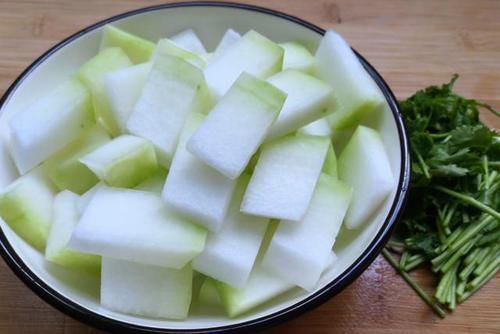 合适|秋天这道菜很合适,隔夜便要扔掉,实在可惜了,很多家庭经常中招